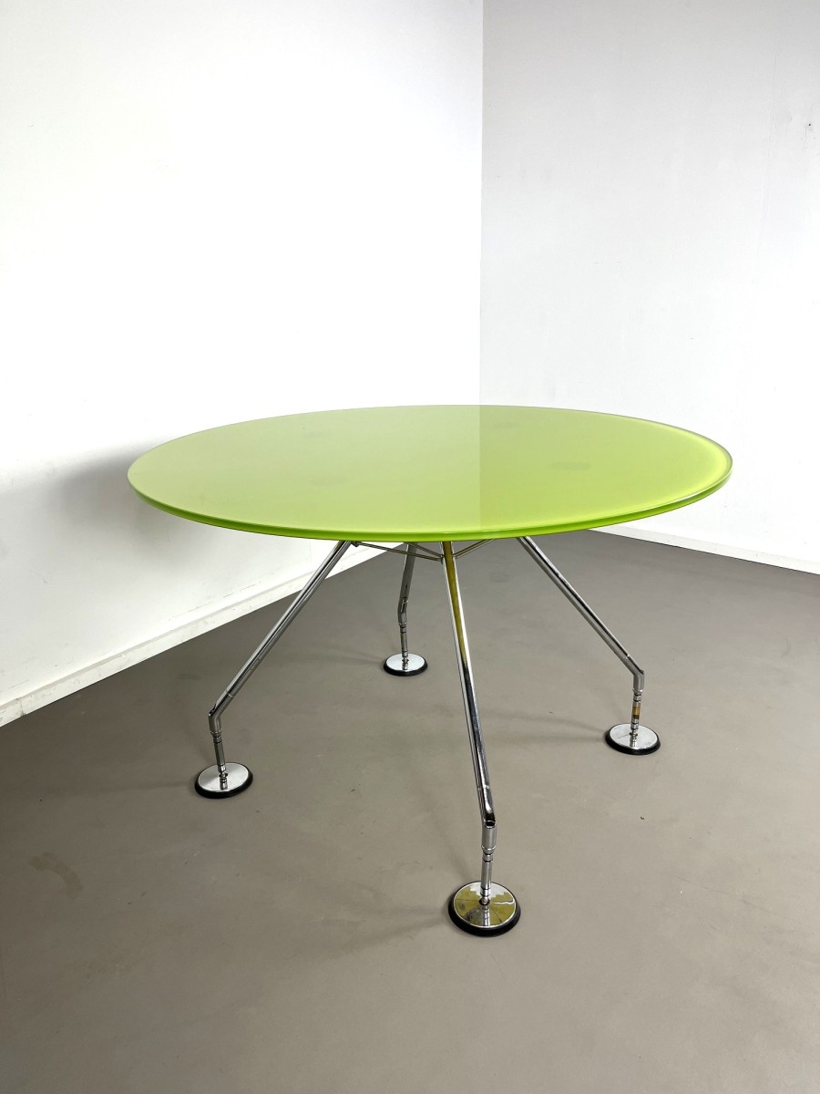 Round Nomos dining table by Sir Norman Foster for Tecno Italy, 1986
