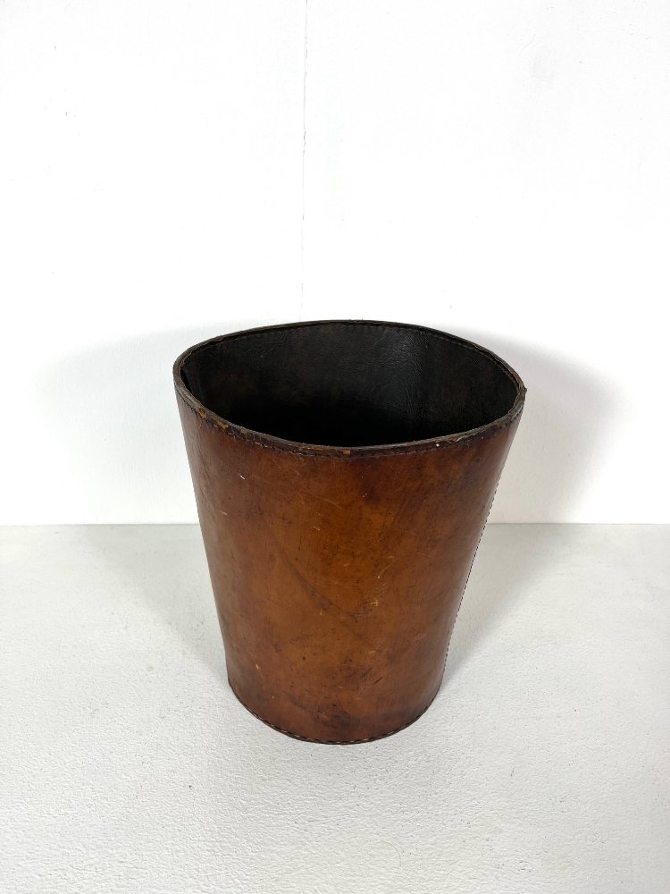 20th Century thick leather trash can - Costa Rica 1960s