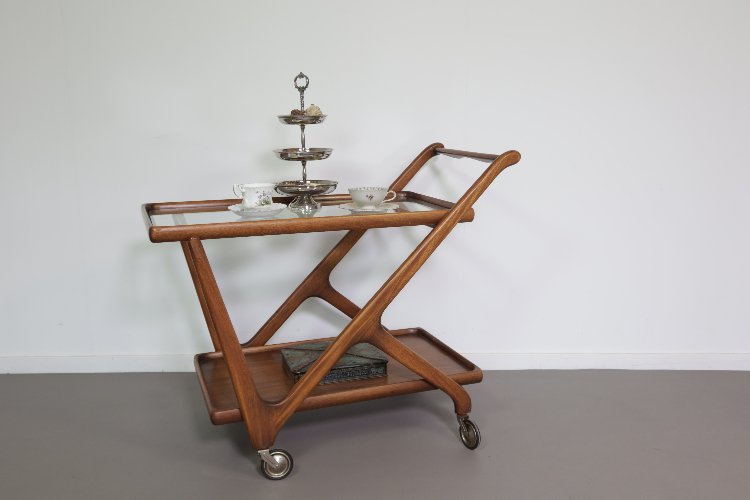 Mid-century modern walnut serving cart by Cesare Lacca for Cassina 1950s