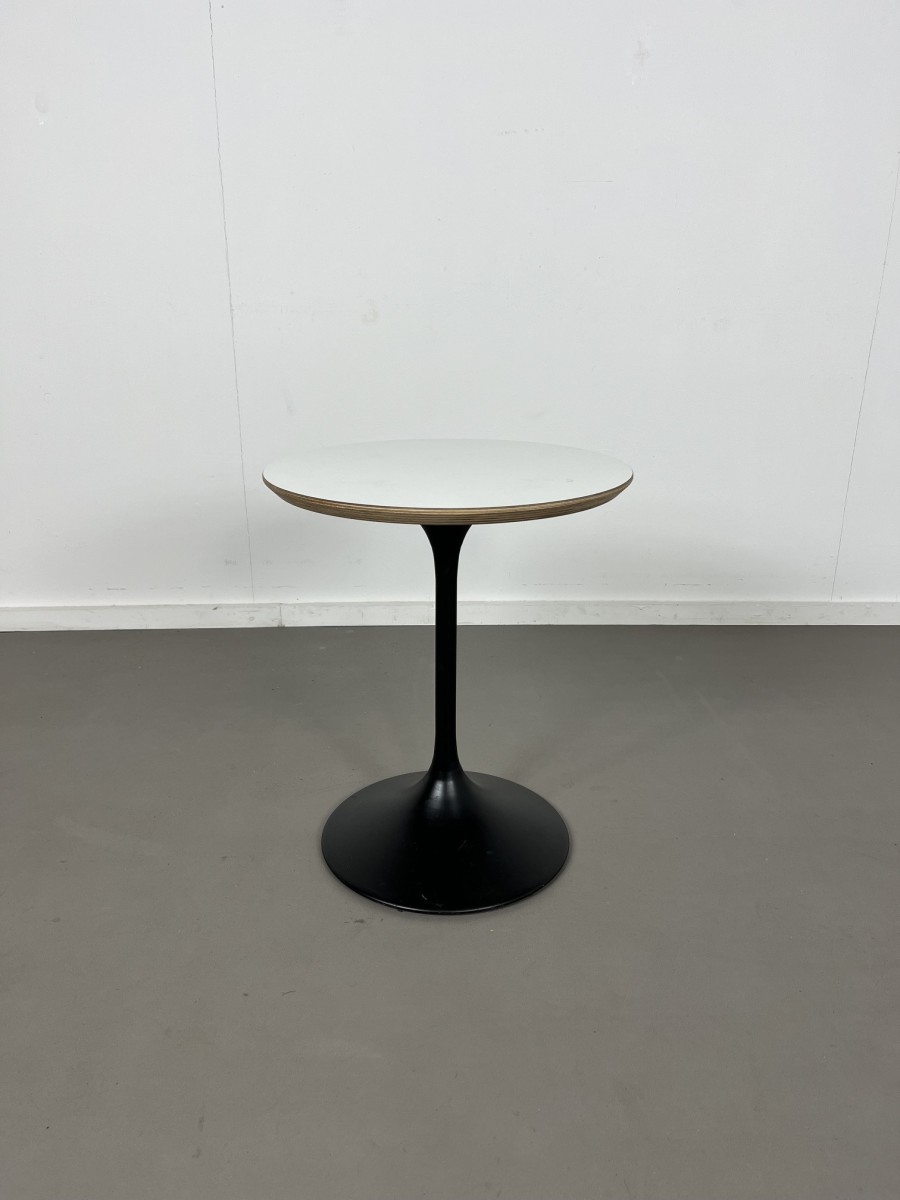 Mid-century modern tulip side table, 1970s
